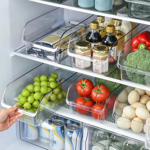 bacs organisateurs dans un frigo rangés