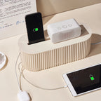 boîte pour câble management de couleur blanc cassé posé sur une table