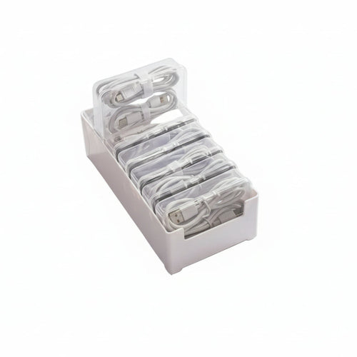 boîte rangement câble chargeur sur fond blanc
