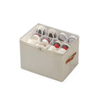 boîte de rangement pour chaussures de dressing de couleur beige sur fond blanc