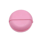 boîte de rangement pour écouteurs de couleur rose sur fond blanc