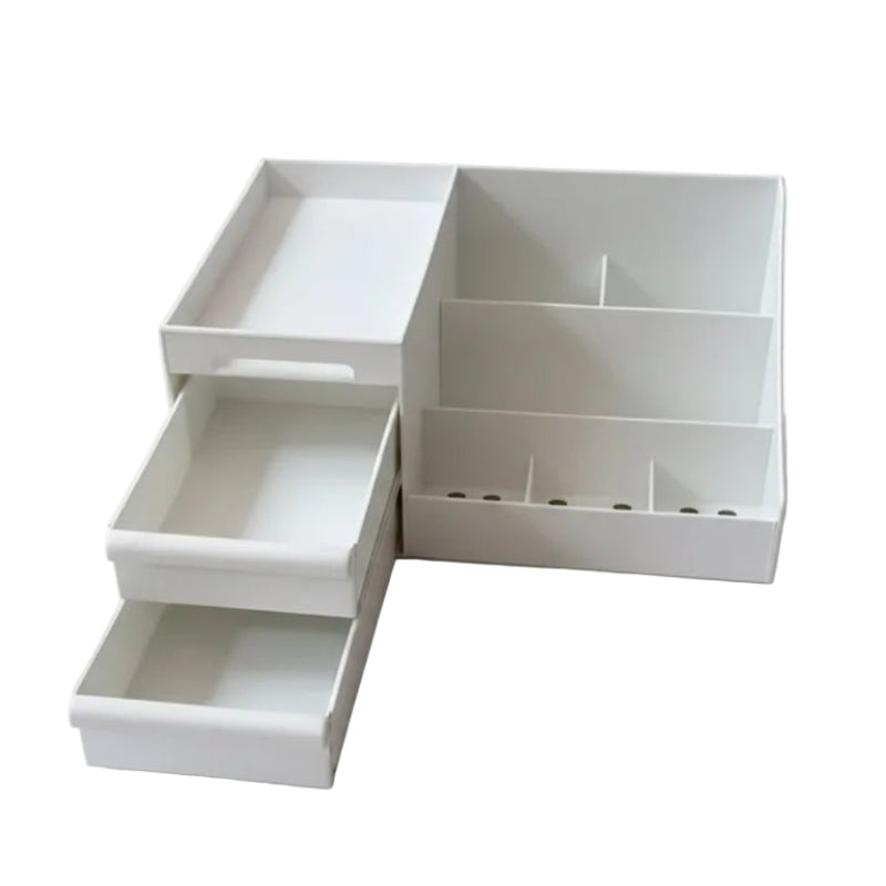 boite rangement maquillage vide sur fond blanc