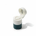 boîte de rangement pour médicament 4 en 1 portable vide sur fond blanc