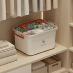 boîte de rangement médicaments de grande capacité vide dans une armoire