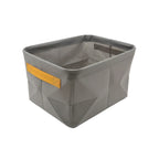 boîte de rangement pour vêtements vide sur fond blanc
