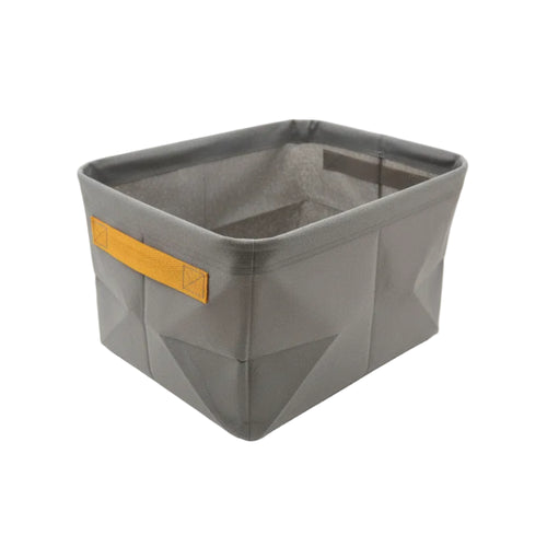 boîte de rangement pour vêtements vide sur fond blanc