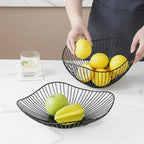 les deux modèles du corbeille à fruit en noir : ronde et plate