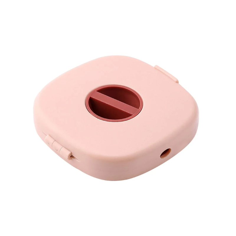 enrouleur de rangement pour câbles de couleur rose sur fond blanc