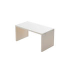 étagère rétractable pour cuisine de couleur blanc sur fond blanc