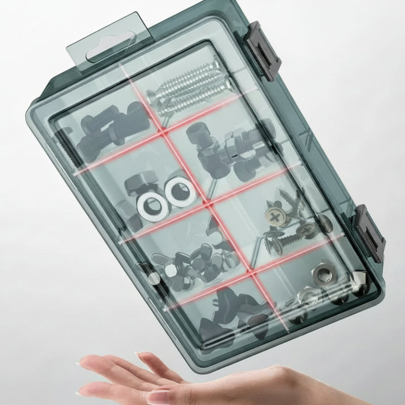 main qui tient une boîte de rangement contentant de la visserie