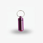 mini rangement de médicaments étanche de couleur violet sur fond blanc