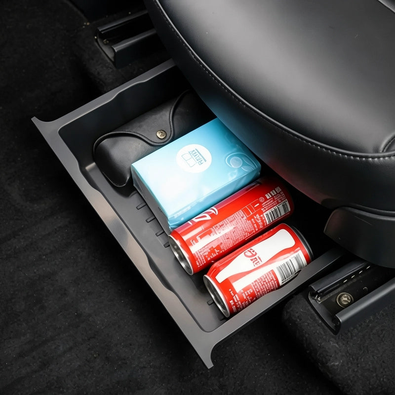 accessoires rangés dans l'organisateur de voiture sous siège de couleur noir
