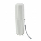 organisateur de brosse à dents de voyage de couleur beige sur fond blanc
