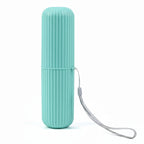 organisateur de brosse à dents de voyage de couleur turquoise sur fond blanc