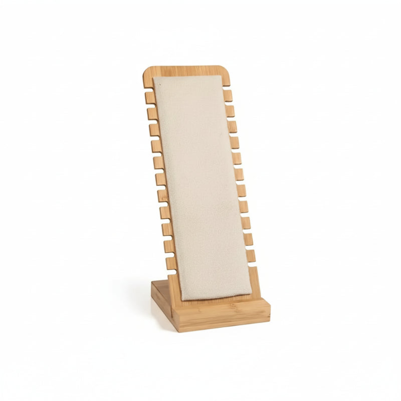 organisateur de colliers en bambou de couleur rose sur fond blanc
