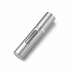organisateur de parfum de voyage de couleur argent sur fond blanc