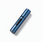 organisateur de parfum de voyage de couleur bleu marine sur fond blanc