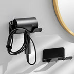 organisateur de salle de bain pour sèche-cheveux de couleur noir à côté d'un miroir