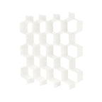 organisateur de tiroir en nid d’abeille de couleur blanc sur fond blanc
