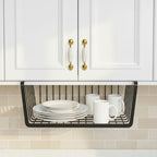 panier organisateur de placard dans une cuisine