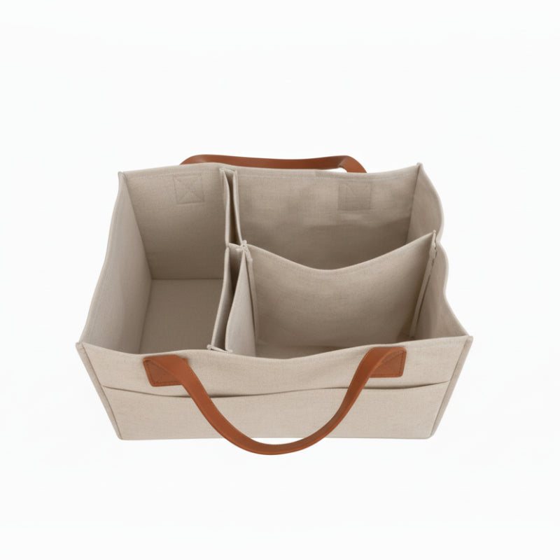 panier de rangement pour bébé vide sous fond blanc