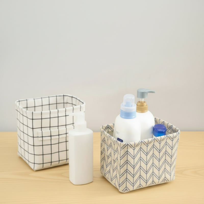 produits dans le petit panier pour rangement de salle de bain