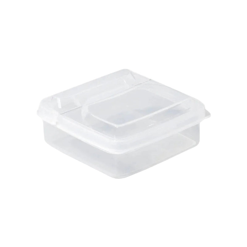 petite boîte organisateur pour bijoux vide sur fond blanc