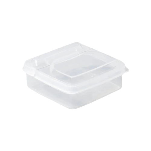 petite boîte organisateur pour bijoux vide sur fond blanc