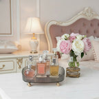 plateau de rangement pour parfums élégant dans une chambre pour femme