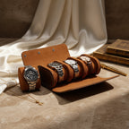 pochette en cuir de montre de couleur marron sur un fond classe