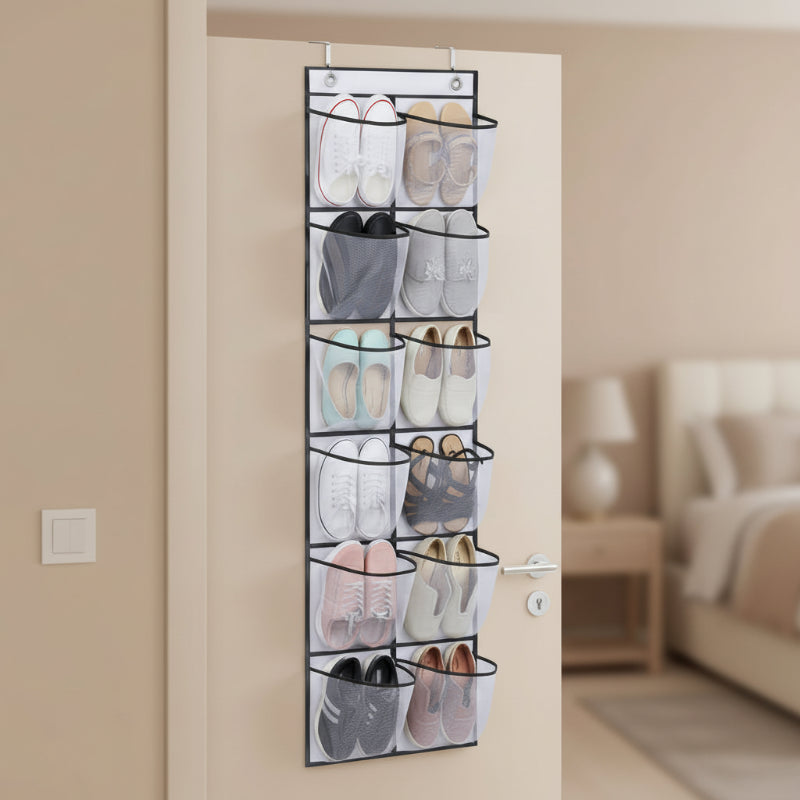 porte-chaussure blanc installé sur la porte d'une chambre