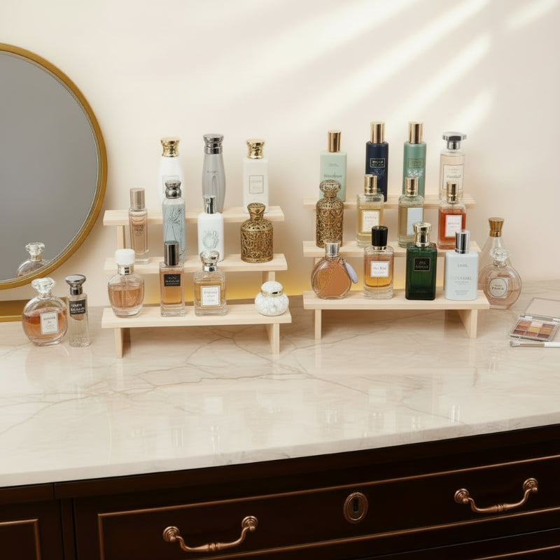 présentoirs en bois pour rangement parfums sur une commode