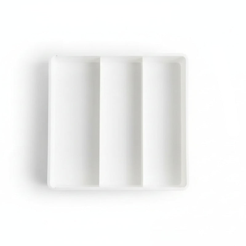 range couvert modulable vide sur fond blanc