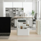 range télécommande blanc pose dans un bureau