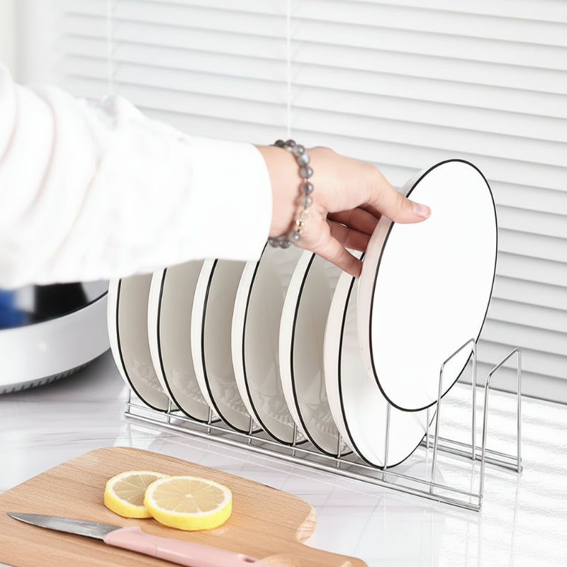 rangement pour assiettes dans une cuisine