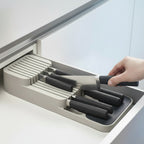 rangement pour couteaux dans un tiroir de cuisine