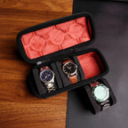 rangement de montres pour voyage de couleur rouge sur un bureau