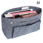 le rangement sac à main de couleur gris et de taille M