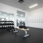 sac à chaussures placé dans le vestiaire de la salle de sport