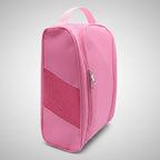 sac à chaussures de couleur rose sur fond blanc