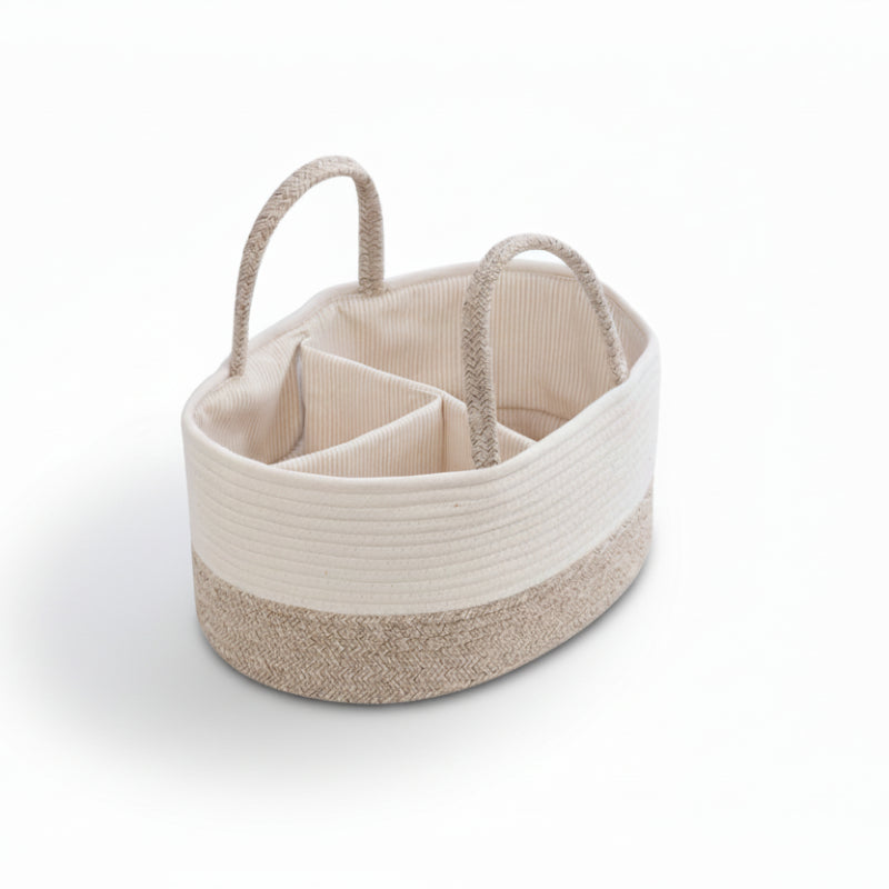 sac à langer pour voyage vide sur fond blanc