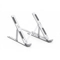le support pc portable pliable vide de couleur argent sur fond blanc