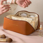 trousse maquillage pour femme de couleur marron