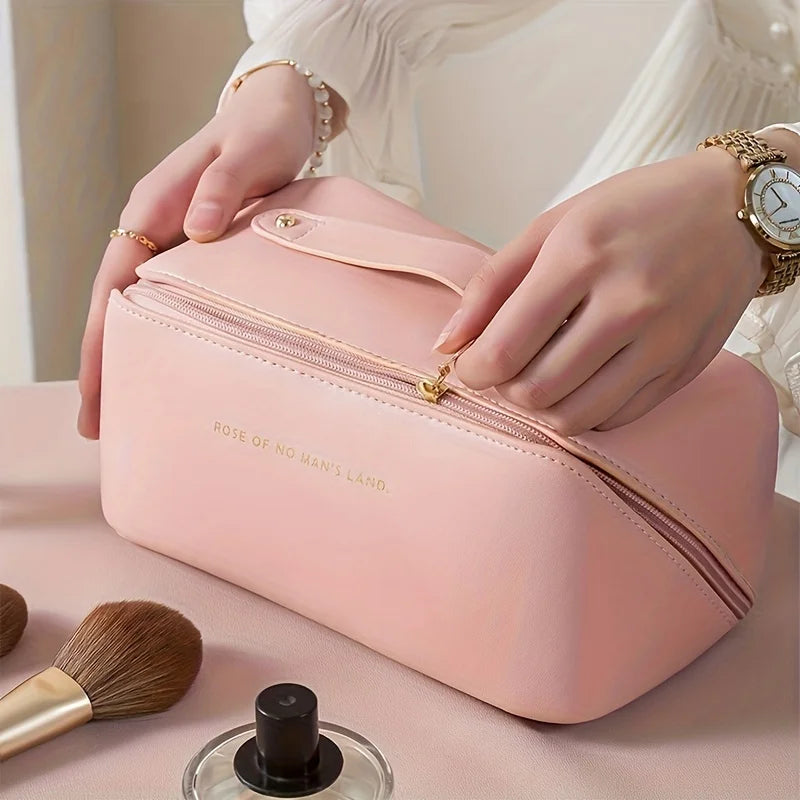 trousse de maquillage pour femme rose fermée