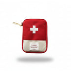 trousse de rangement pour médicaments sur fond blanc